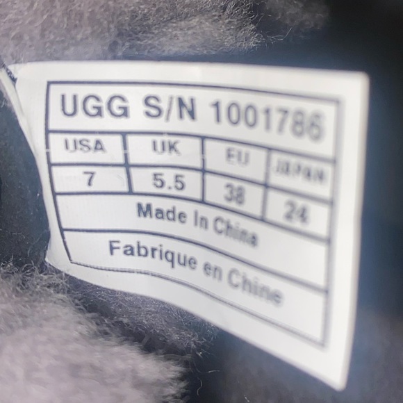 UGG ADIRONDACK BOOTS - Picture 11 of 13